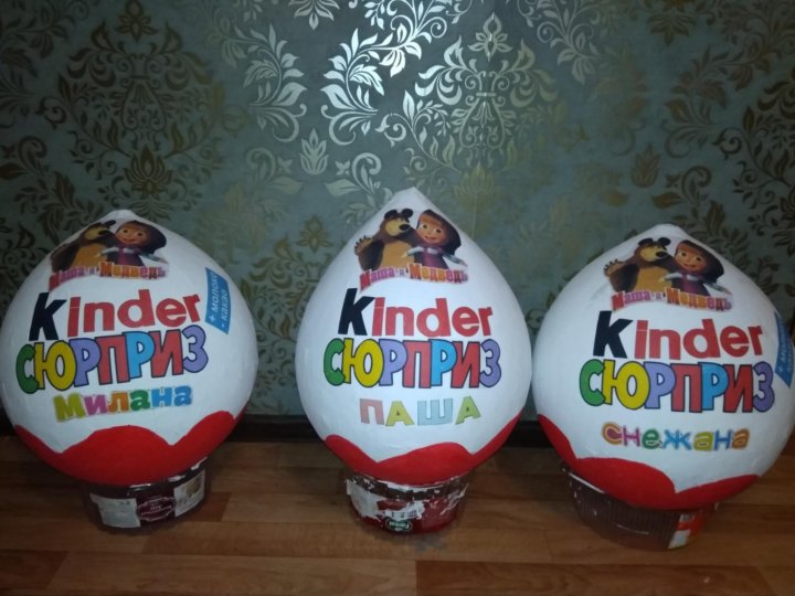 Киндер 10. Шоколадные яйца love is, распаковка киндер сюрпризов от kindertoysshow. Киндер джой эмоджи. Киндеры 4 шт. Kinder joy яйцо.