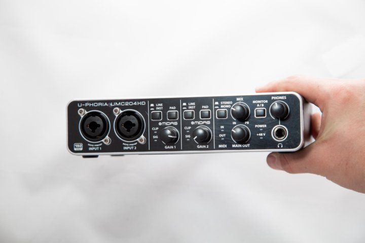 Внешняя звуковая карта behringer u phoria umc204hd