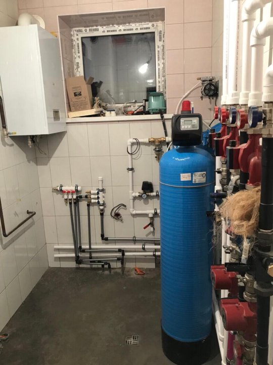 Фото сантехника. Сантехника. Сантехника монтаж. Монтаж сантехнического оборудования. Сантехник железнодорожный.