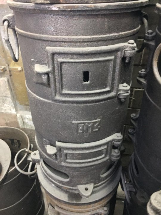 печка буржуйка блокада. буржуйка армейская чугунная. литком печь буржуйка чугунная. чугунная буржуйка в гараж. буржуйка 300лт.