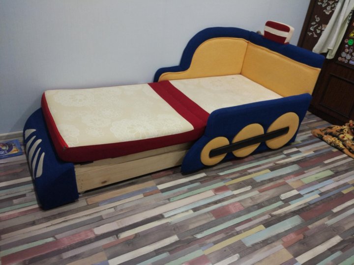 Кровать детская Паровозик из массива дерева