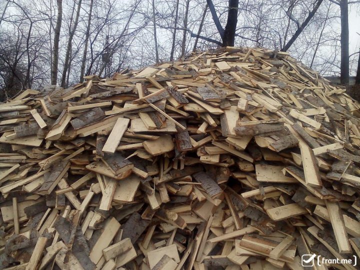 Дрова горбыль красноярск. Срезка пиленая. Обрезь древесины на дрова. Горбыль пиленый на дрова. Дрова на растопку.