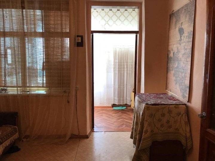 Общий двор в частном доме во владикавказе. Владикавказ улица серобабова 4. Дом. Барак жилье с надписями. Дворики владикавказа.