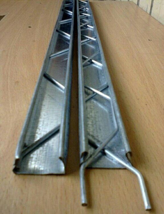 Профиль пружина зигзаг для крепления пленки. Крепление зигзаг. Профиль клипса "зиг-заг" (4м). Профиль для крепления пленки зиг заг. Профиль клипса "зиг-заг" (4м).