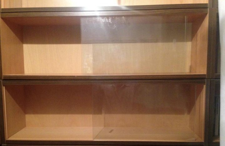 полки навесные советские. полки книжные чешские. чехословацкие книжные полки. книжная полка со стеклом. советский стеллаж.