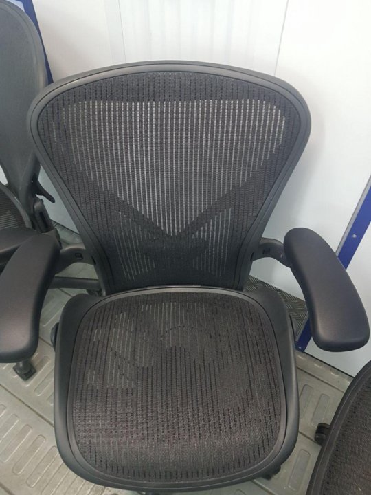 Офисное кресло aeron herman miller