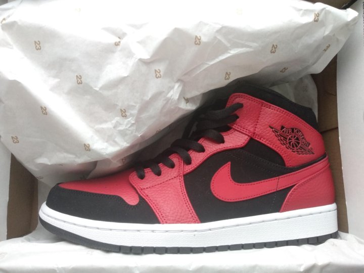 Nike air Jordan 1 mid Reverse bred – купить в Москве, цена 11 000 руб.,  продано 31 августа 2019 – Обувь