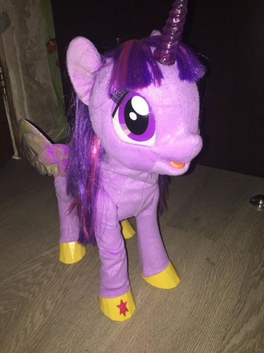 Игрушка Пони Искорка с радужными крыльями Hasbro серии My Little Pony