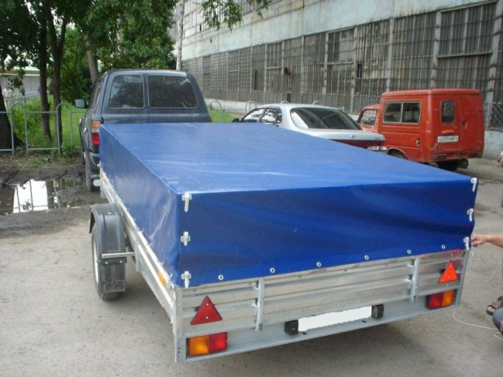 Каркас тента для прицепа. Тент на прицеп. Передний клапан на тенте легкового прицепа. Прицеп с тентом для легкового автомобиля. Прицеп с тентом для легкового автомобиля.