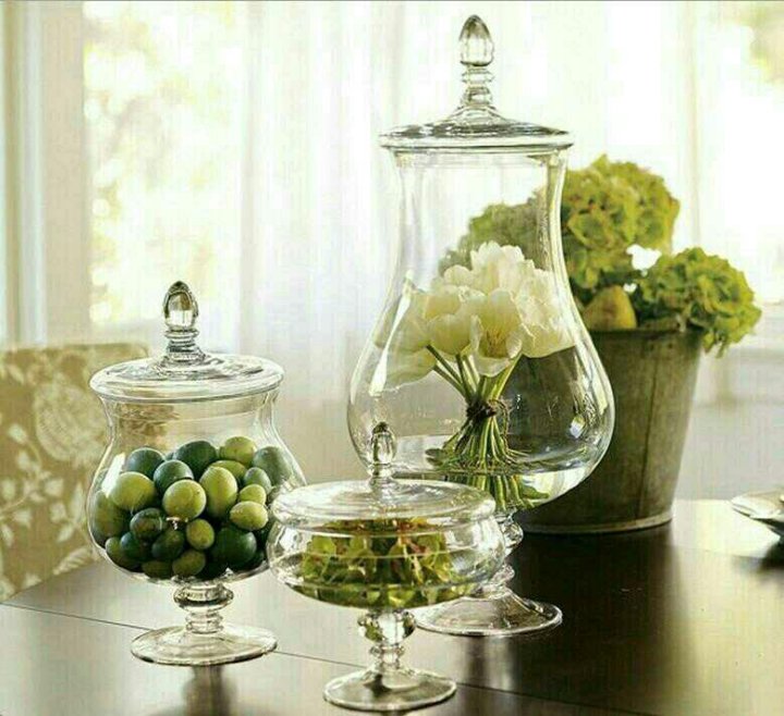 Вазочки на кухне. Стеклянная вазочка. Вазочки для декора. Декор в прозрачной вазе. Декоративные стеклянные вазы.