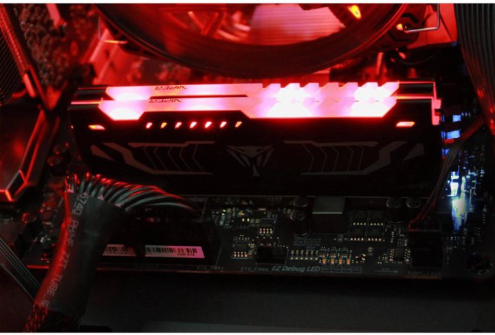 Память amd radeon. Patriot Viper Red led 2x8gb ddr4 pc4-21300 pvlr416g266c5k. Patriot ddr4 16gb 3000mhz. Оперативная память AMD Radeon RGB 16 GB. R9s48g3206u2s-RGB.