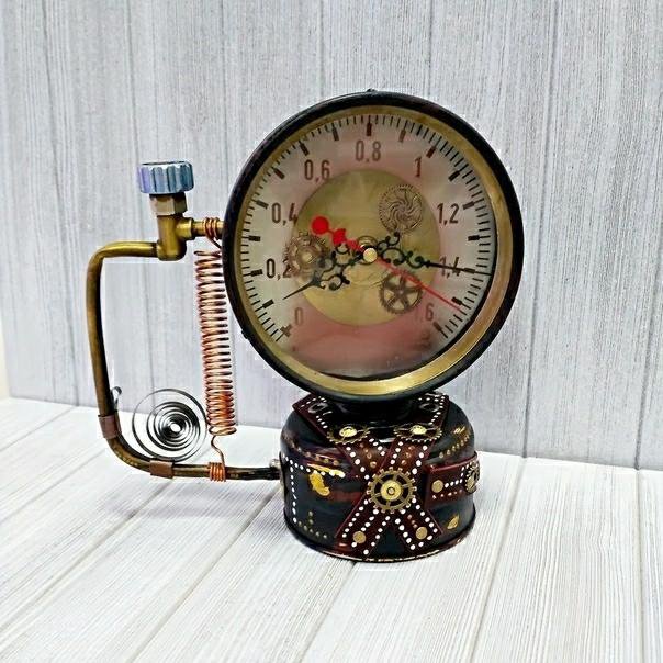 настольная лампа steampunk. настольные часы в стиле стимпанк. торшер стимпанк. стимпанк часы настольные. стимпанк часы на лампах.