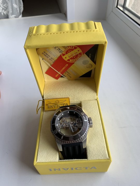 Invicta 25610 deals