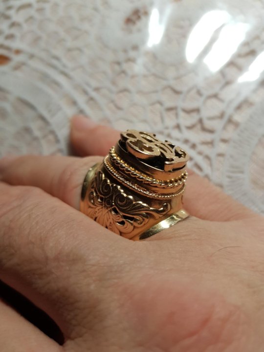 Авито кольцо мужское. Мужская печатка 20-25 грамм. Мужское кольцо 583 грамма. Перстень подкова мужской золотой. Золотая мужская печатка шахматный шаг.