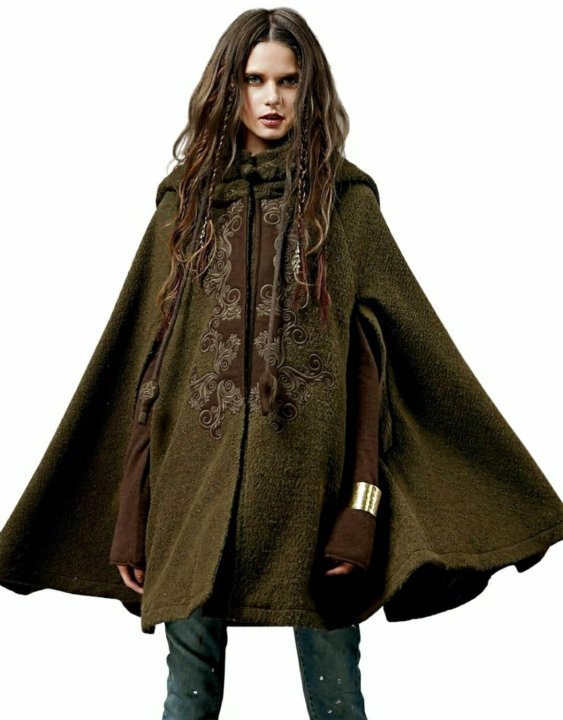 Женское пальто в стиле бохо