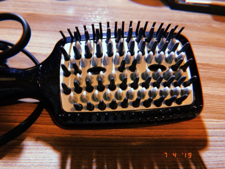 Расческа с паром. BABYLISS 101e щетка выпрямитель почему разная цена в интернет.