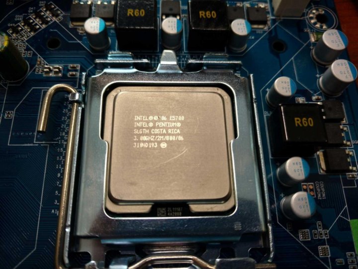 Память cpu. T585 Samsung расположении памяти и процессора.