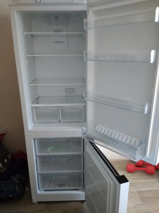 Купить индезит в днс. Холодильник Индезит 23999. Индезит холодильник DFN 18.