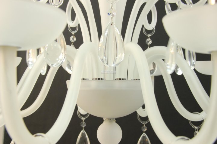 Люстра morris chandelier white. Сделай люстру белый. Люстра из перьев. Люстра неоклассика 10 рожков. Хрустальная люстра в интерьере.