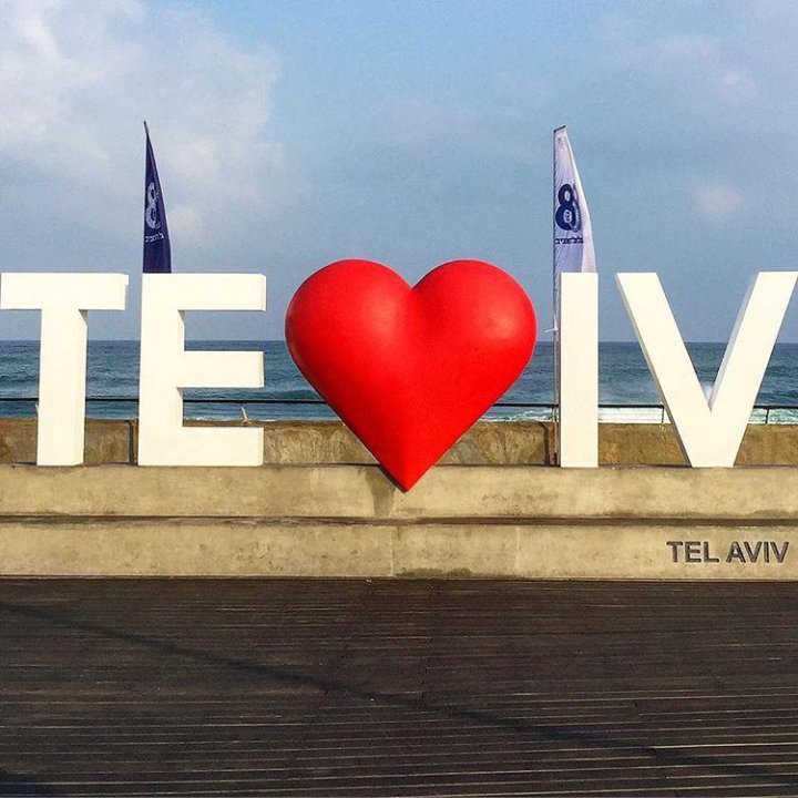 Чат тель авив общение. Tel Aviv с сердцем. Я люблю Тель Авив. Достопримечательности Тель-Авива в виде сердца. Тель Авив памятник я люблю тельаввив.