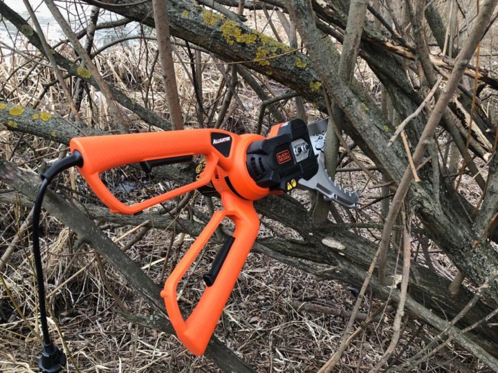Электросучкорез садовый аккумуляторный. Сучкорез аккумуляторный цепной бош. Сучкорез black & decker gk1000. Black+decker gk1000 alligator. Black+decker кусторез электрический gk 1000.