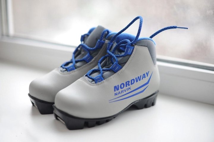 Лыжные ботинки nordway. Лыжные ботинки нордвей детские. Nordway Narvik ботинки лыжные детские. Лыжные ботинки детские Спортмастер.