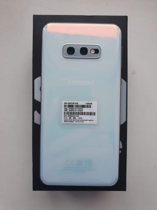 S10e 6 128gb. Samsung Galaxy s10e перламутр. Samsung s10e полный комплект. Samsung s10 e белый полный комплект. Samsung Galaxy s10e 6 128gb авито.