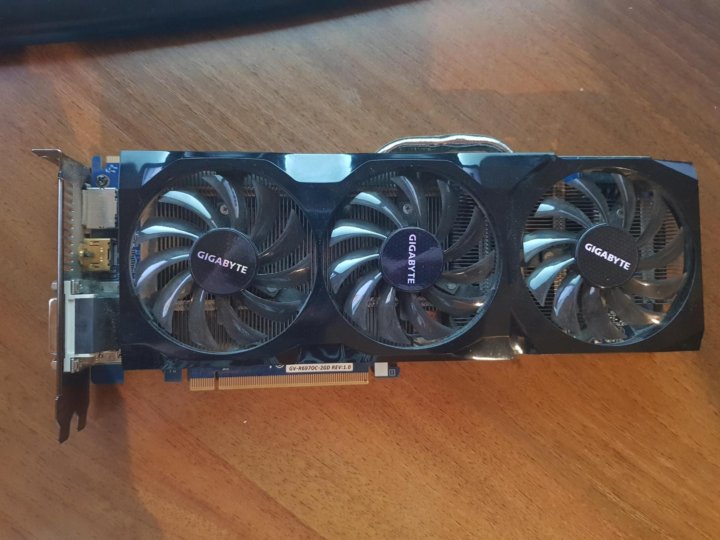 Gigabyte radeon 7700. ASUS hd6970.