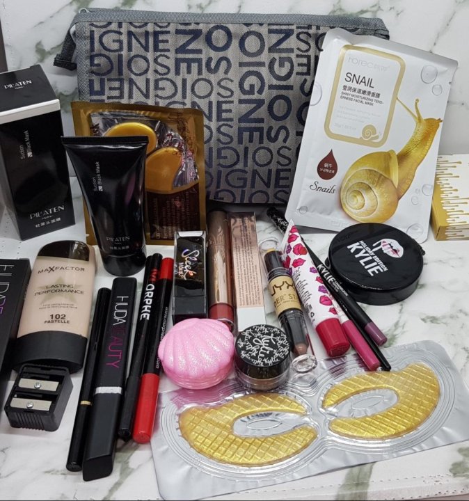 Косметика 22 года. Косметика кайли дженнер. Косметика 22 года. 22 11 ha косметика. Арпикод из косметики.