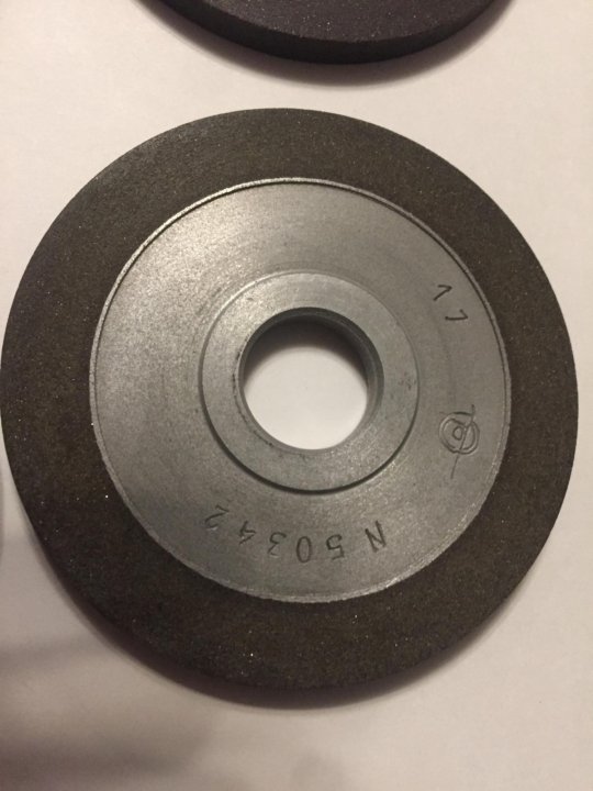 алмазный круг для заточки инструмента 125х32 мм ровный. круг абразивный для заточки резцов токарного станка по металлу 400х4х32. заточка алмазных токарных резцов. заточной круг 200 для заточки токарных резцов по металлу и сверл. 1ff1 круг алмазный.