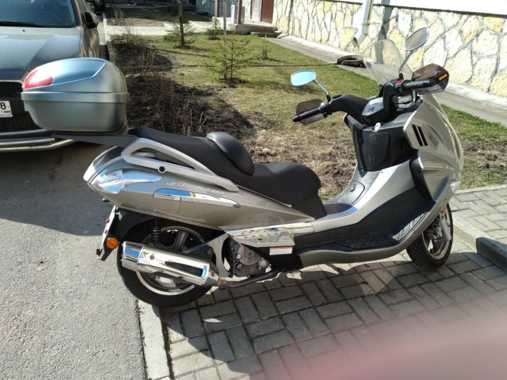 Cfmoto 250 jetmax. CFMOTO Jetmax 250. Nexus Falcon 150. Квантум 125 максискутер кофр. Макси скутер с кофрами.