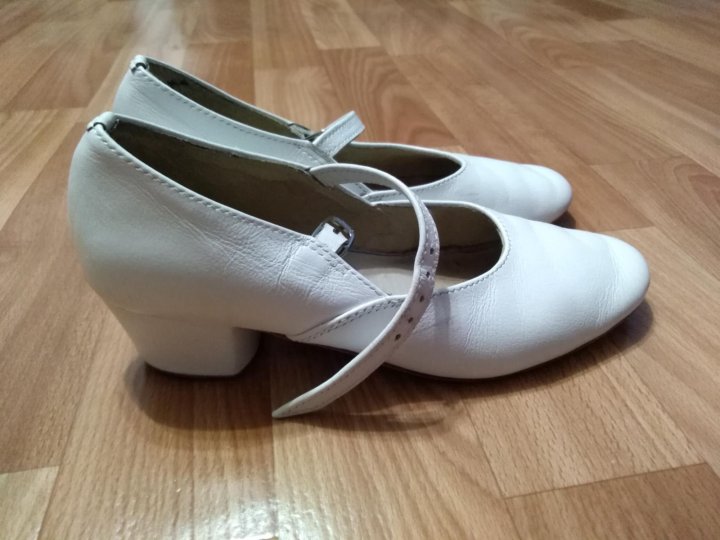 Белые туфли для танцев