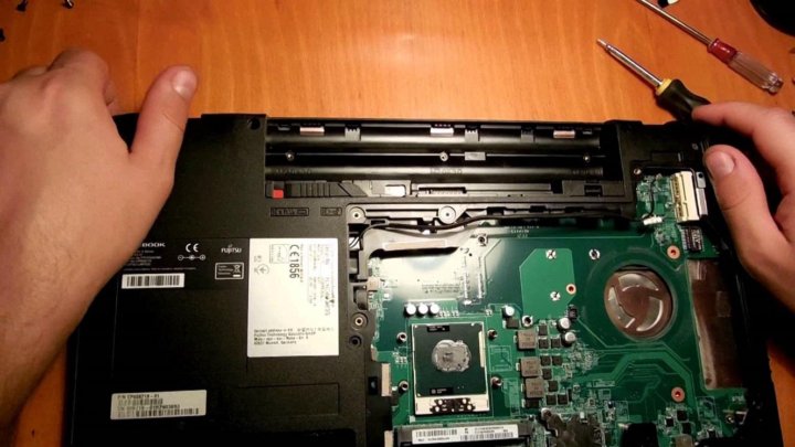 Как разобрать и почистить ноутбук Fujitsu Lifebook UH572 - YouTube