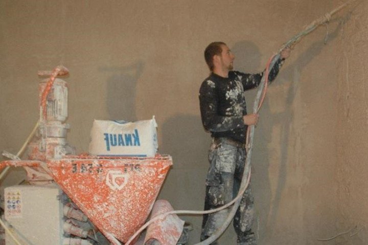 Шпаклевочная машина вагнер. Штукатурка цементно песчаная механизированная. Стяжка механизированная мастера штукатурки. Механизированная штукатурка. Механизированная штукатурка стен.