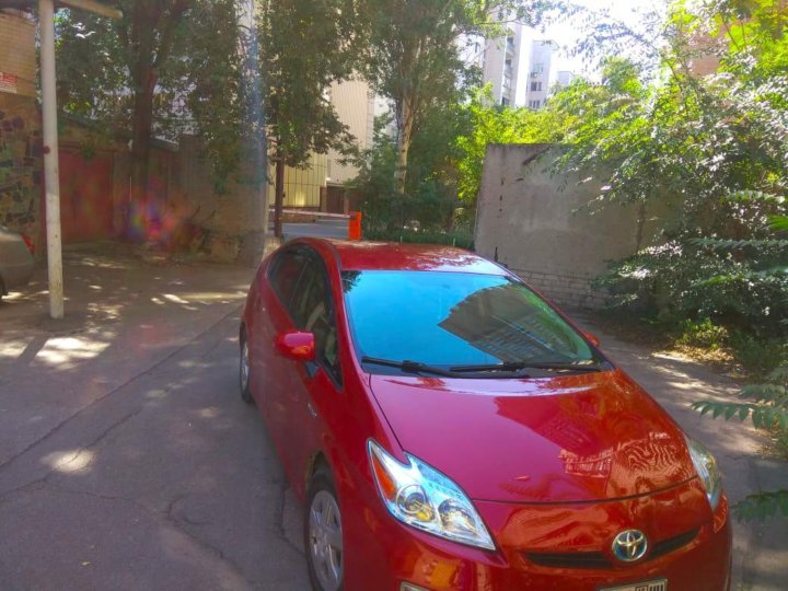 toyota prius alpha 2012