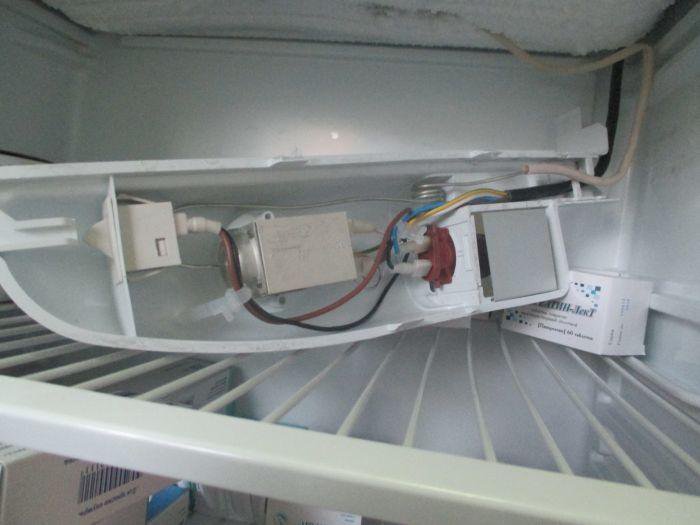 Неисправности холодильника индезит двухкамерный. Стинол 102 испаритель морозильной камеры. Термостат холодильника Атлант двухкамерный. Стинол 102 вентилятор в морозильной камере. Стинол 107 терморегулятор холодильной камеры.