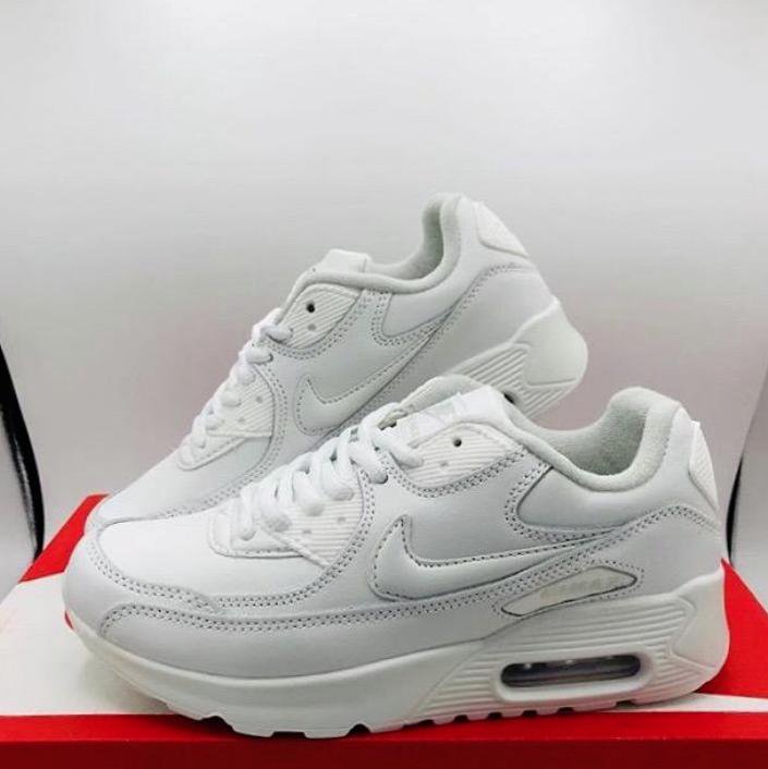 Nike air max white. Nike Air Max 90 White. Nike Air Max 90 White женские. Nike Air Max White Leather. Air Max 90 белые.