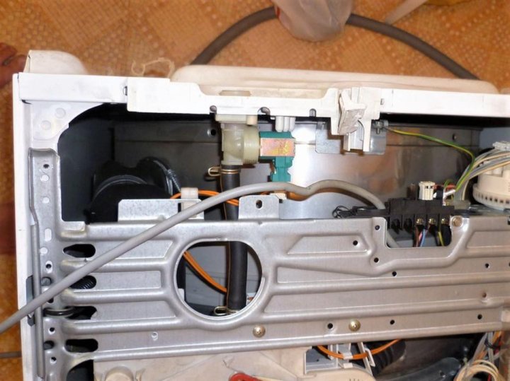 Electrolux ews 1046. Стиральная машина занусси electrolux. Сборка стиральной машины electrolux. Ews 1046 electrolux бак разборный ?. Electrolux ew1062s.