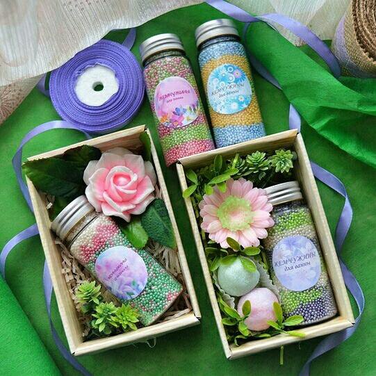 букет из бомбочек для ванны. подарочный набор для ванны. подарочный набор мыло и бомбочка для ванны. мыло в подарок. набор из соли и бомбочек.