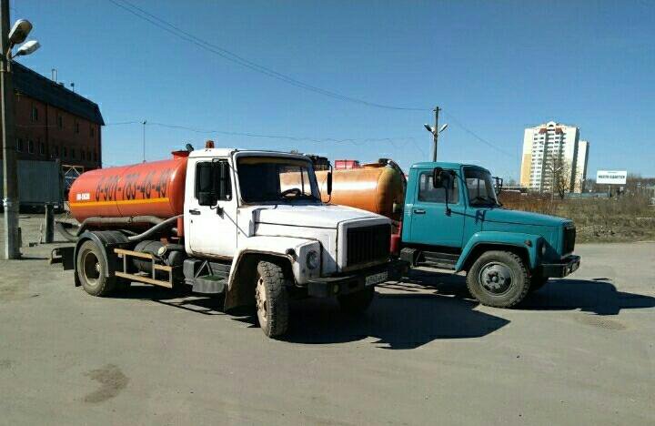 зил 130 ассенизатор. откачивание канализации павлово. откачка канализации в бийске. откачка канализации в бийске. услуги откачки выгребных ям в тальменке алтайский край.