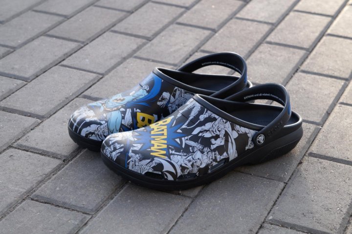 batman crocs