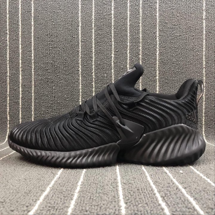 Adidas Alphabounce Instinct на ноге