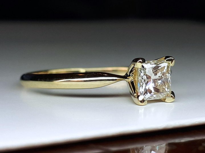 Кольцо с бриллиантом 0 5 карат