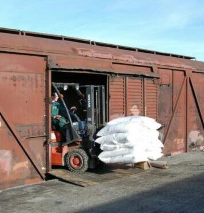 ленточный разгрузчик вагонов хоппер. приме и выгрузка вагонов. прием вагона. эстакада для разгрузки полувагонов. разгрузка вагонов с ежедневной.