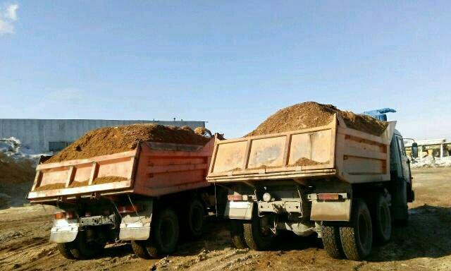 На стройку доставили на 24 грузовиках песок. КАМАЗ 10 кубов песка. КАМАЗ 28 кубов песка. Гуружони КАМАЗ песок 10 куб. Полный КАМАЗ песка 20 кубов.