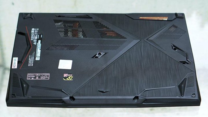 Msi gf63 11uc. Gf63 8rd. Поддон для MSI gf63. MSI gf638rd. MSI gf63 thin 11uc-223xru разобранный.