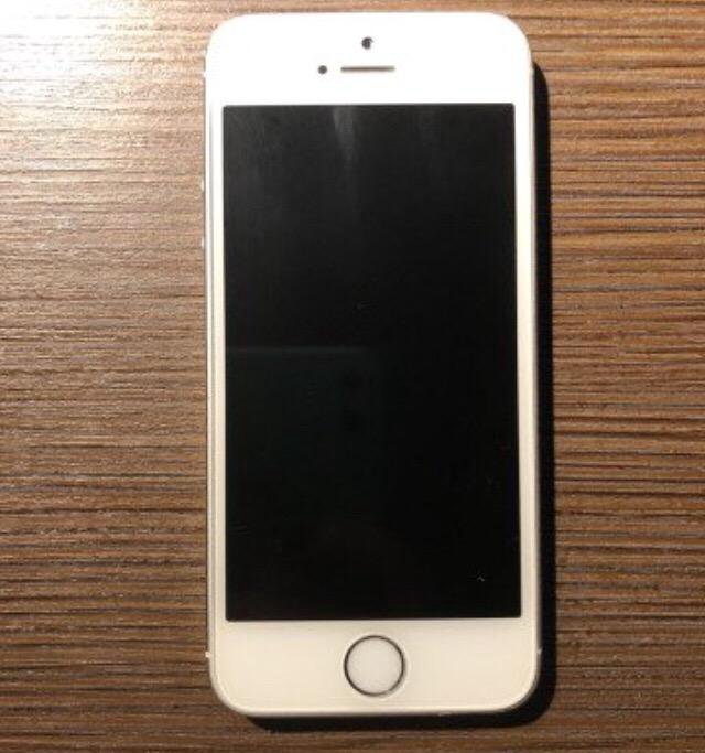 Айфон ml. Iphone 5s в белом цвете.