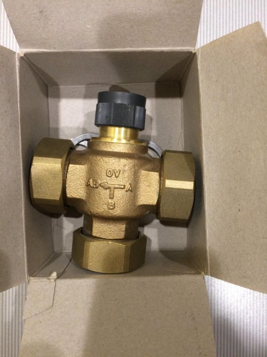 распределительный вентиль. трехходовой клапан tim bl3804. 00. клапан трехходовой термостатический 3/4" rvc. клапан распределительный кислород.