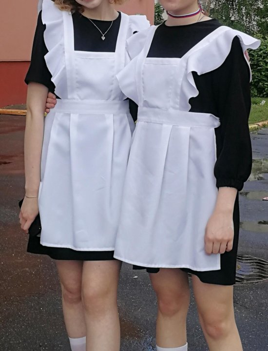 Парень в школьном платье сестры