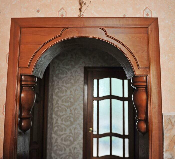 Дверная деревянная арка. Арка межкомнатная. Дверные арки. Арка деревянная межкомнатная. Арка в деревянном доме.